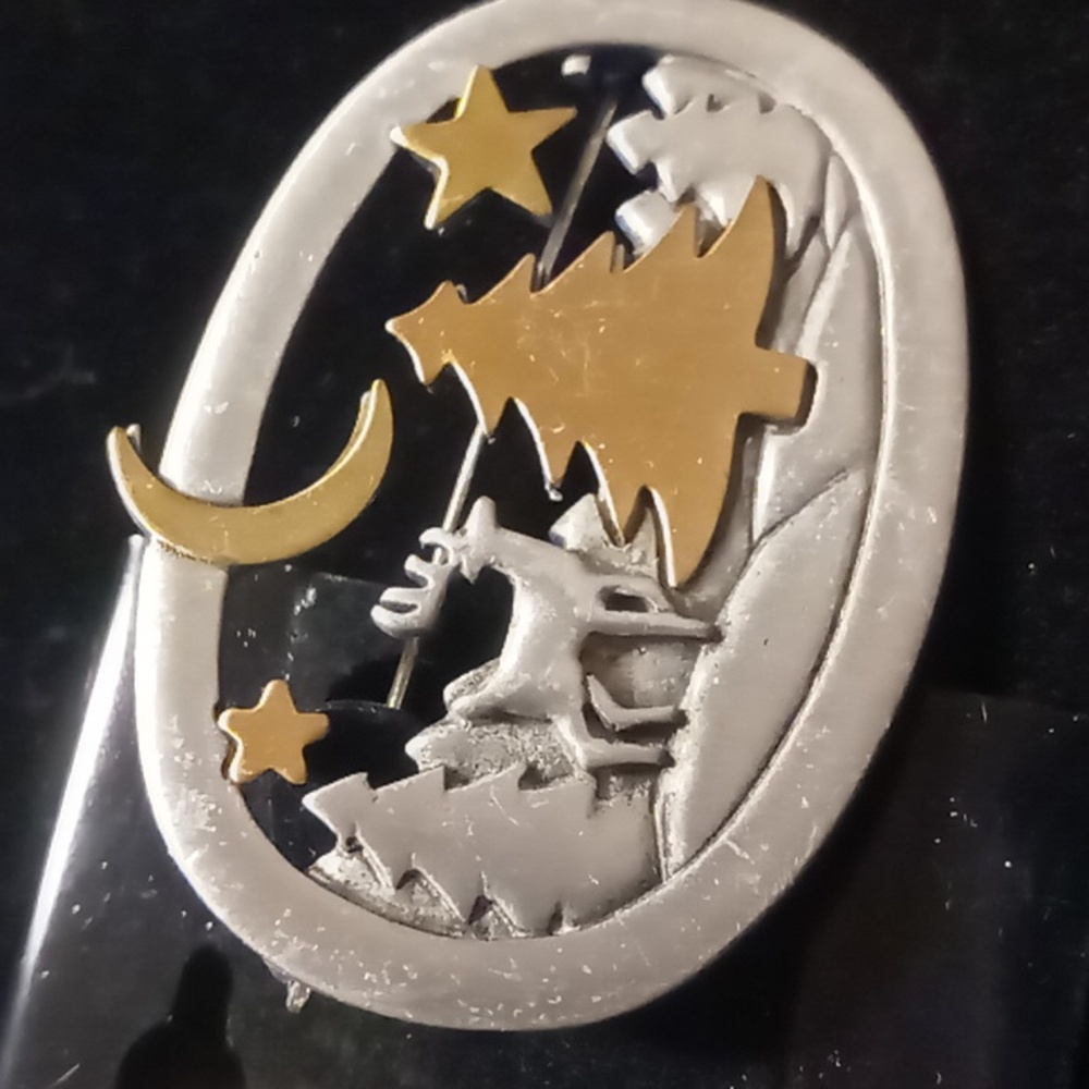 JJ jonette broach lapel pin Holliday festive pin